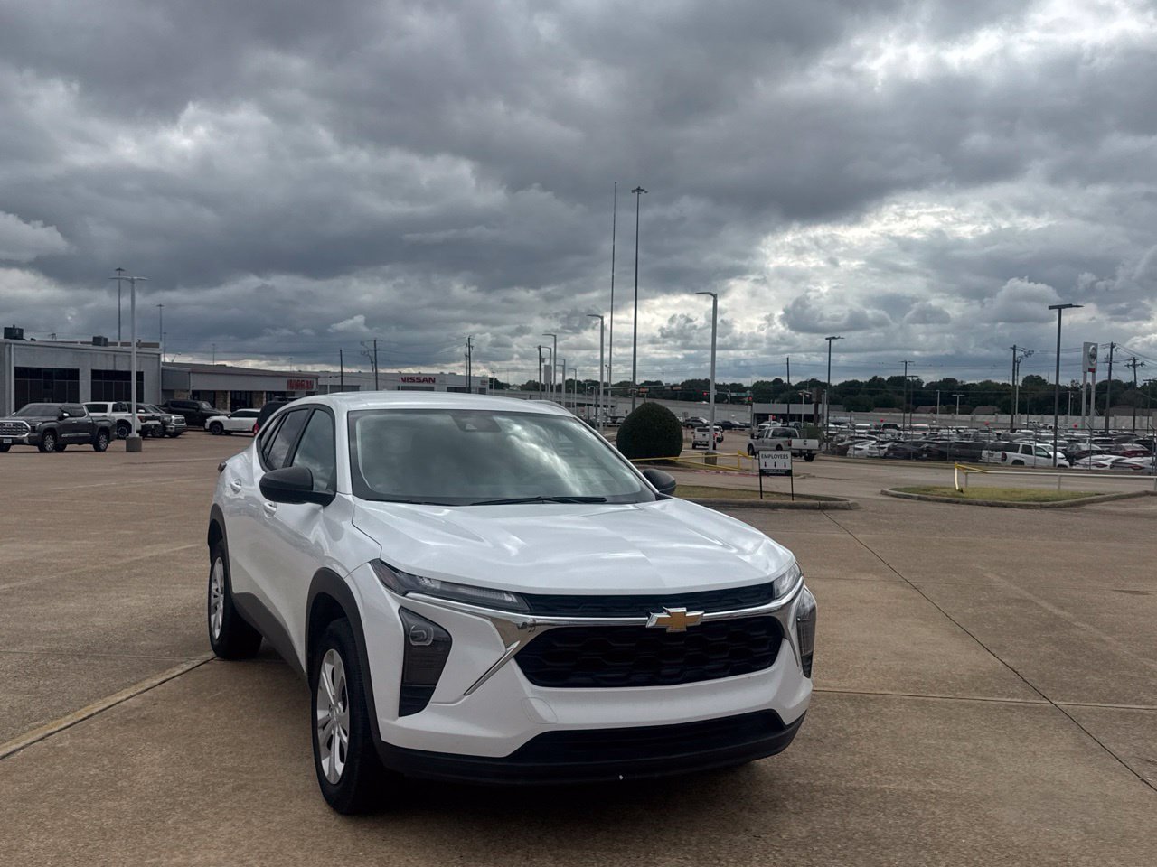 Used 2025 Chevrolet Trax LS FWD image 3