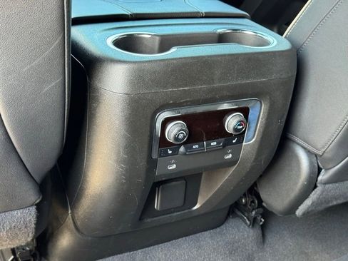 Used 2022 Chevrolet Suburban Premier RWD image 38