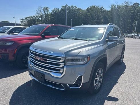 Used 2023 GMC Acadia SLT w/ Preferred Package FWD image 3
