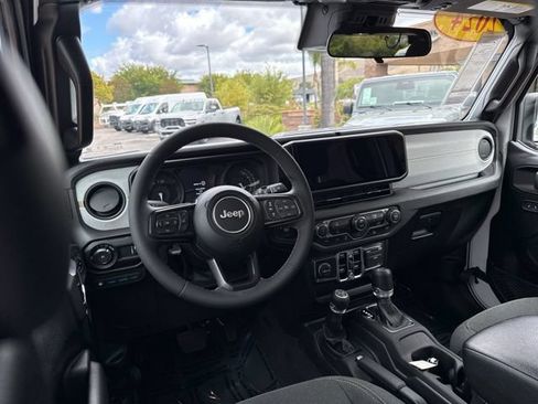 Used 2024 Jeep Wrangler Unlimited AWD/4WD image 15