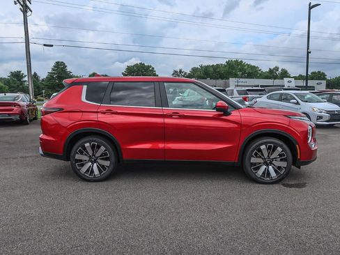 New 2025 Mitsubishi Outlander AWD image 9