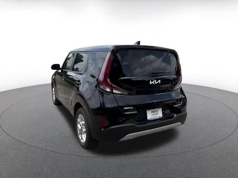 Used 2025 Kia Soul LX w/ LX Technology Package FWD image 11