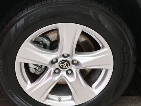 Certified 2022 Toyota Highlander LE image 18