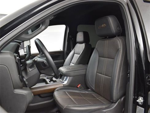 Used 2024 Chevrolet Silverado 2500 High Country w/ Midnight Edition image 9