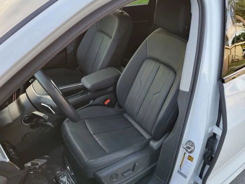 Used 2021 Audi e-tron Premium Plus w/ Premium Plus Package image 35