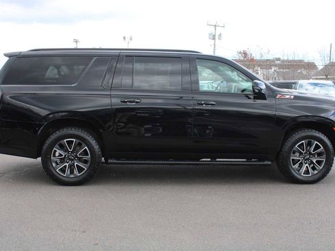 Used 2023 Chevrolet Suburban Z71 w/ Luxury Package AWD/4WD image 8