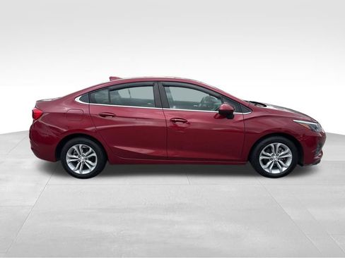 Used 2019 Chevrolet Cruze LT w/ Convenience Package FWD image 7