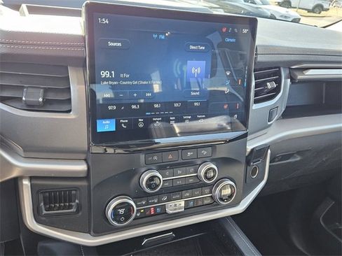 Used 2024 Ford Expedition Max XLT image 19