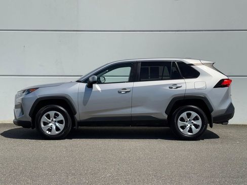 Certified 2022 Toyota RAV4 LE AWD/4WD image 4
