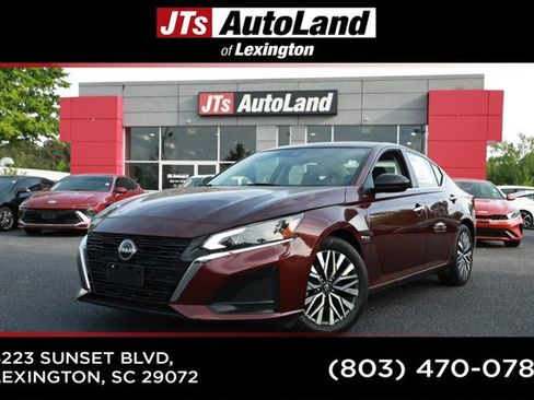 Used 2024 Nissan Altima 2.5 SV FWD image 1