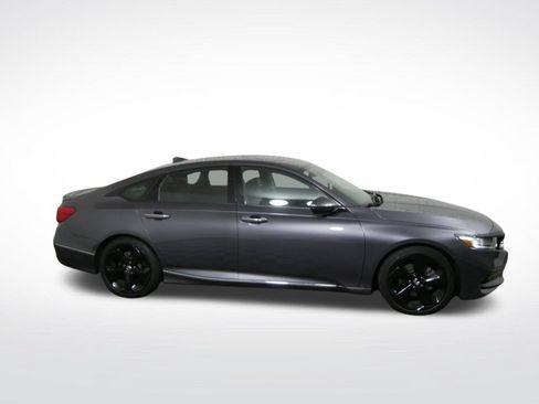 Used 2020 Honda Accord Touring image 2