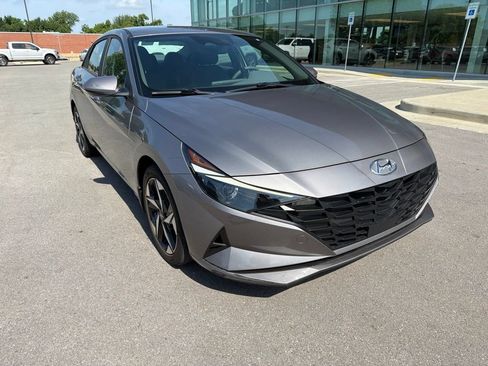 Used 2023 Hyundai Elantra SEL w/ Convenience Package FWD image 1