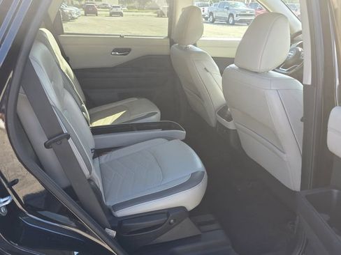 Used 2022 Nissan Pathfinder Platinum w/ Lighting Package (N92) AWD/4WD image 7