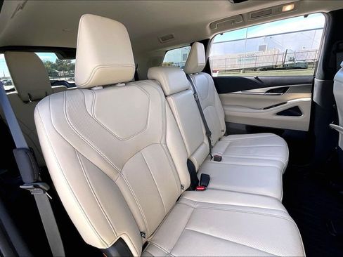 Certified 2025 INFINITI QX60 Luxe w/ Vision Package image 35