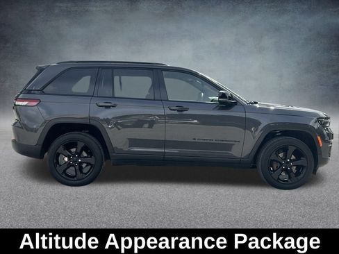Certified 2024 Jeep Grand Cherokee Altitude image 6
