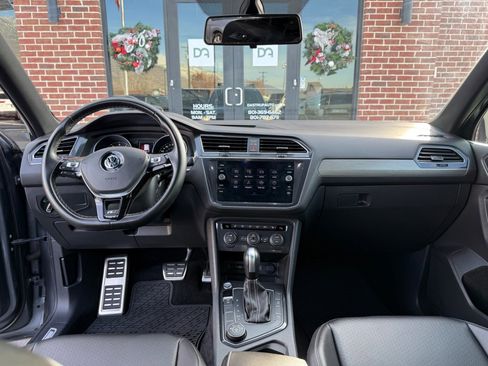 Used 2021 Volkswagen Tiguan SE R-Line image 15