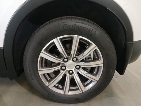 Certified 2023 Cadillac XT4 Sport AWD/4WD image 17