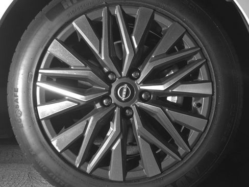 Used 2025 Nissan Altima 2.5 SV FWD image 10