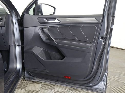 Used 2022 Volkswagen Tiguan SE w/ Panoramic Sunroof Package image 24