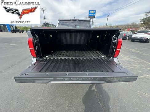 Used 2025 Toyota Tacoma TRD Off-Road image 25