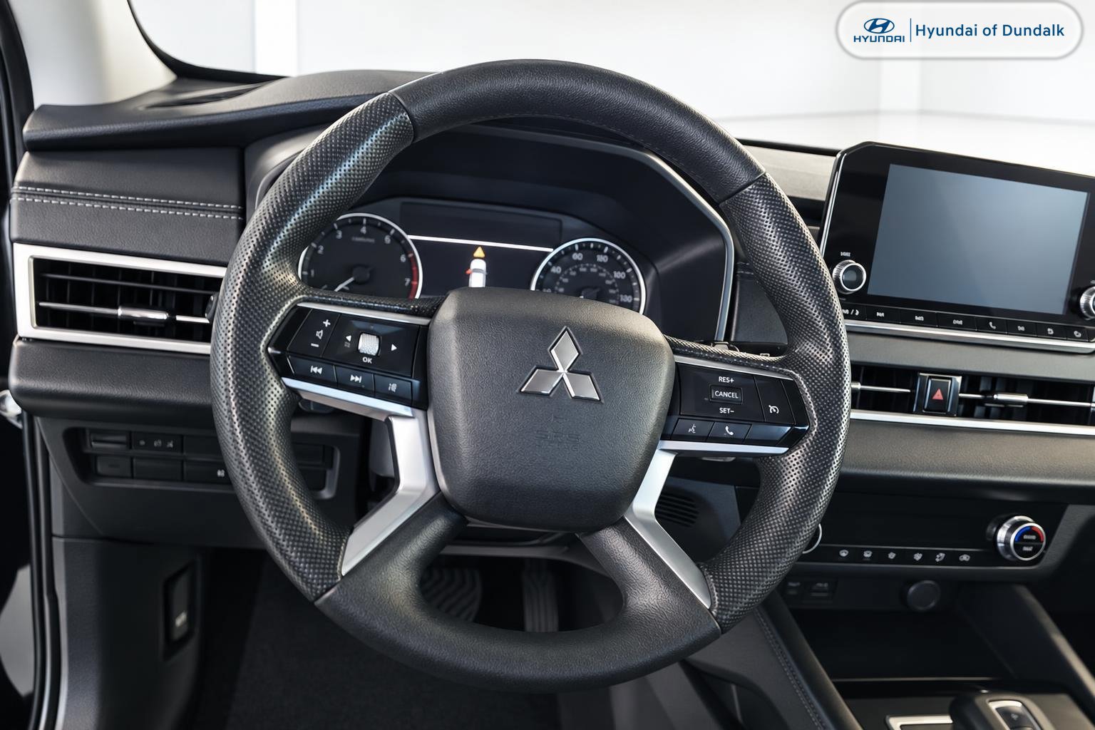 Used 2023 Mitsubishi Outlander ES FWD image 7