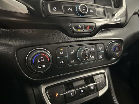 Used 2024 GMC Terrain SLE w/ Driver Convenience Package FWD image 19