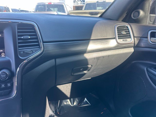 Used 2019 Jeep Grand Cherokee Laredo AWD/4WD image 4