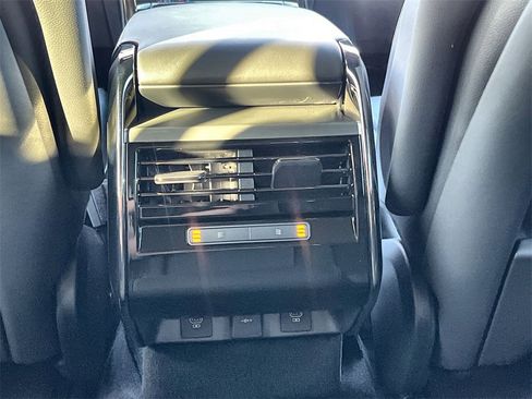 Used 2025 Land Rover Range Rover Sport image 16