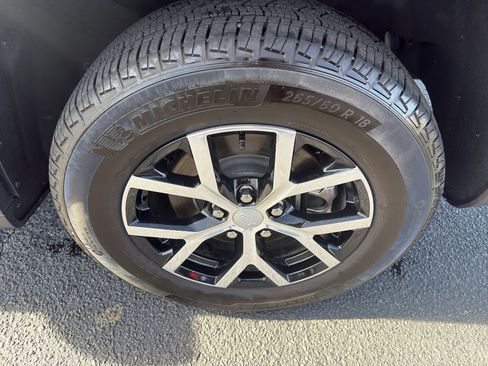 Used 2025 Jeep Grand Cherokee L Limited image 16