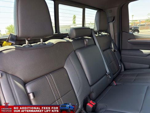 Used 2026 Chevrolet Silverado 1500 High Country w/ Midnight Edition AWD/4WD image 28