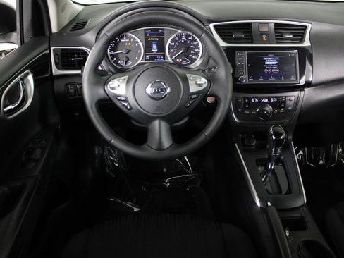 Certified 2019 Nissan Sentra SV FWD image 8