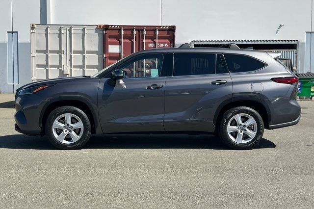 Used 2021 Toyota Highlander LE FWD image 7