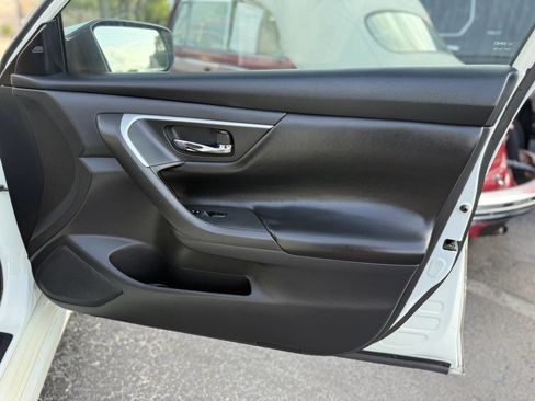 Used 2016 Nissan Altima 2.5 SV FWD image 19