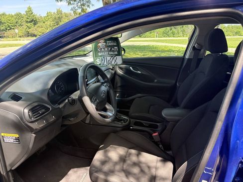 Used 2019 Hyundai Elantra GT FWD image 12