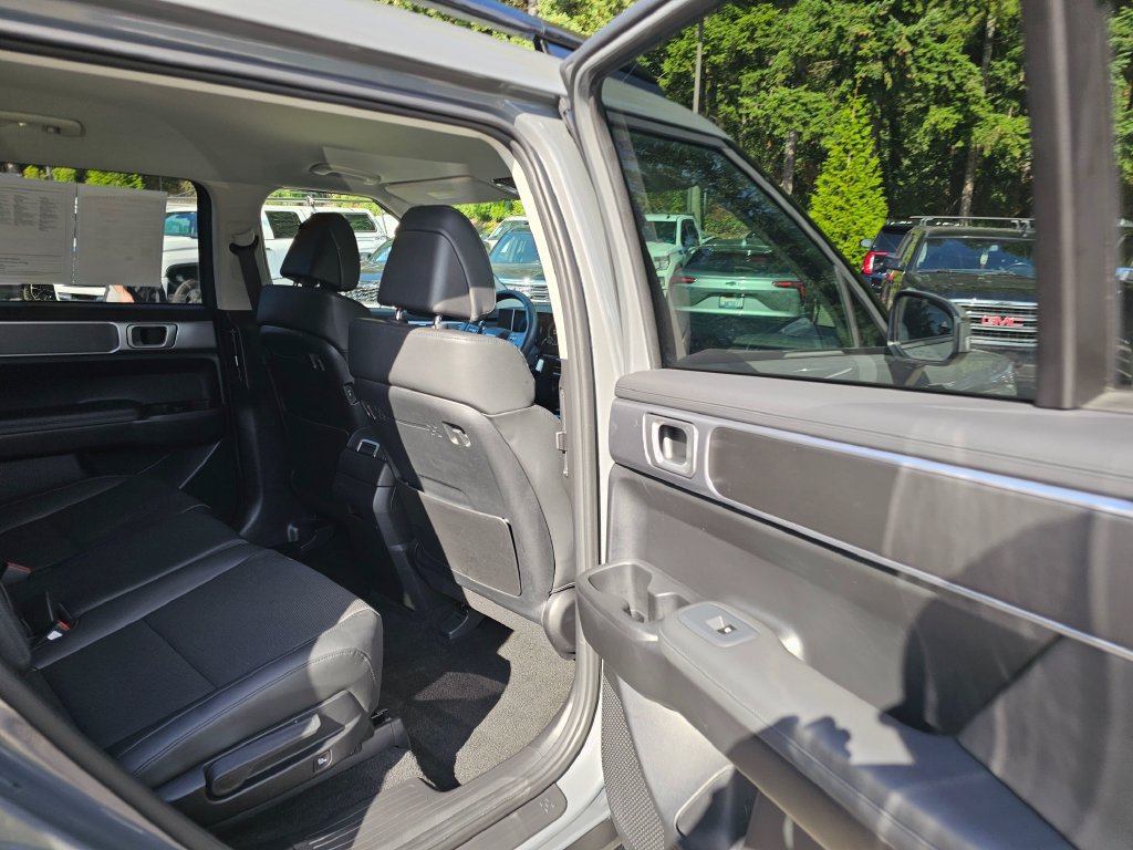 Used 2025 Hyundai Santa Fe SEL AWD/4WD image 14