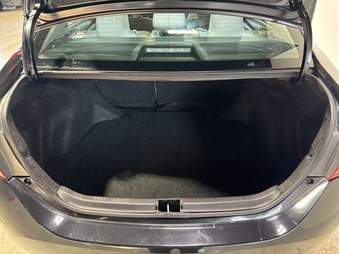 Used 2017 Toyota Corolla L image 32