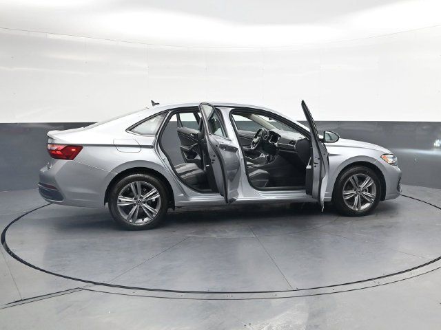 Used 2024 Volkswagen Jetta SE FWD image 41