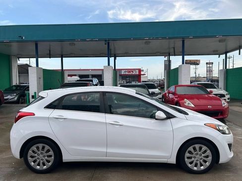 Used 2017 Hyundai Elantra GT FWD image 6