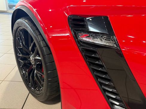Used 2015 Chevrolet Corvette Z06 w/ 3LZ Preferred Equipment Group RWD image 9