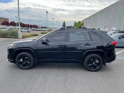 Used 2024 Toyota RAV4 SE w/ Weather & Moonroof Package AWD/4WD image 8