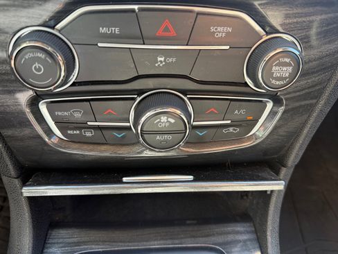 Used 2018 Chrysler 300 Touring w/ Sport Appearance Package image 24