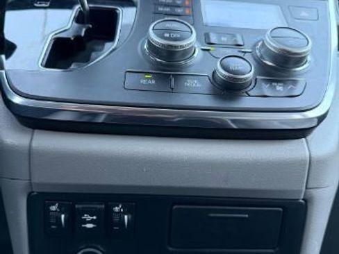 Used 2018 Toyota Sienna XLE image 24