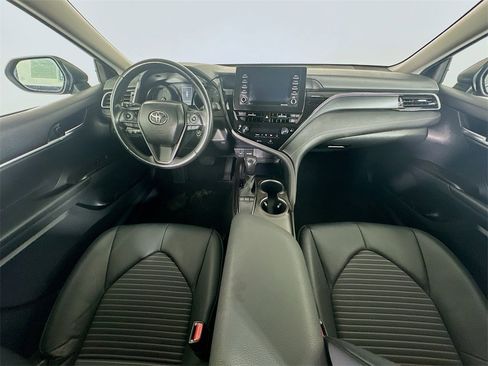 Used 2024 Toyota Camry SE image 10