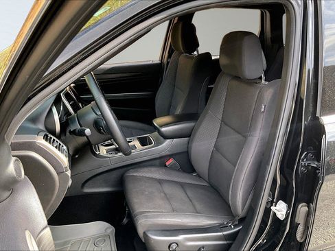 Used 2019 Jeep Grand Cherokee Laredo w/ Security & Convenience Group image 43