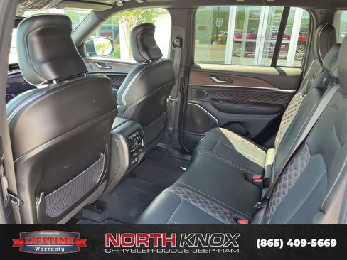 Used 2025 Jeep Grand Cherokee Summit AWD/4WD image 16