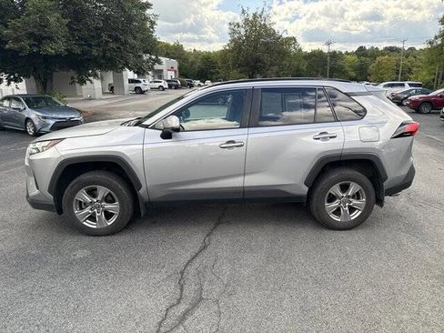 Used 2022 Toyota RAV4 XLE image 6
