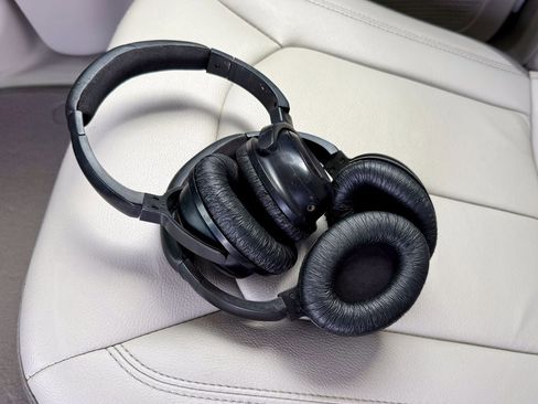 Used 2017 Chrysler Pacifica Touring-L FWD image 35