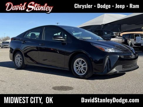 Used 2022 Toyota Prius LE image 1