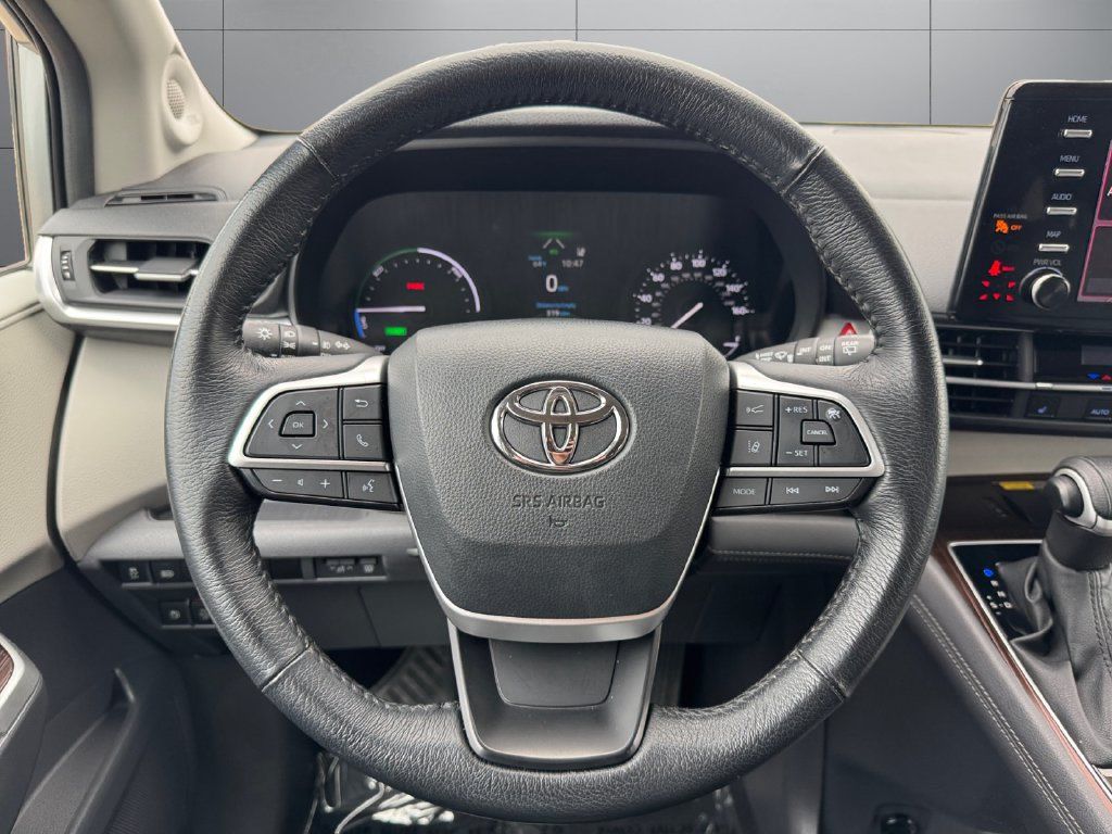 Used 2024 Toyota Sienna XLE w/ XLE Plus Package AWD/4WD image 13