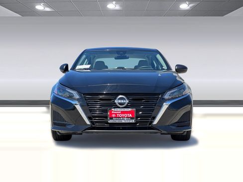Used 2025 Nissan Altima 2.5 SV FWD image 6